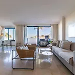 75-apartment With Views In Elviria, Apartman