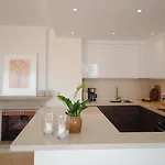 75-apartment With Views In Elviria, Apartman *