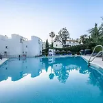 75-apartment With Views In Elviria,