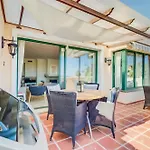 75-apartment With Views In Elviria, Apartman