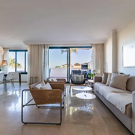 75-apartment With Views In Elviria, Lejlighed