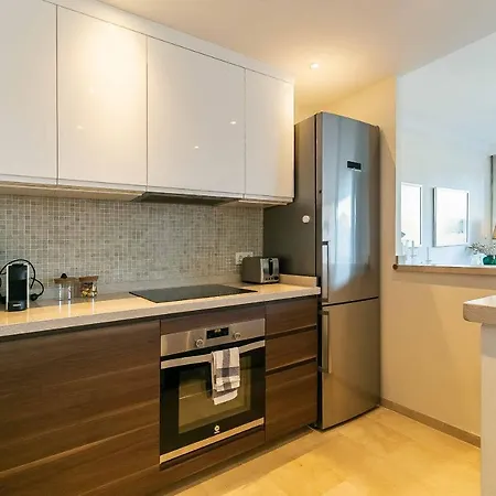 75-apartment With Views In Elviria, アパート マルベーリャ