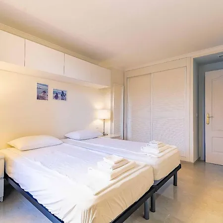 75-apartment With Views In Elviria, Apartamento