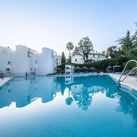 75-apartment With Views In Elviria,