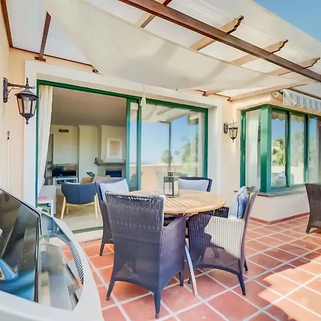 75-apartment With Views In Elviria, Lejlighed