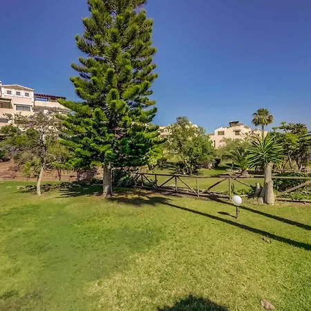 75-apartment With Views In Elviria, Lejlighed