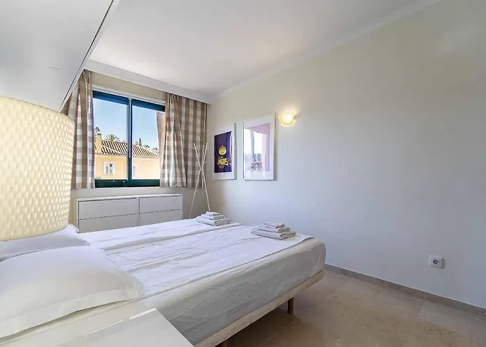 75-apartment With Views In Elviria, *