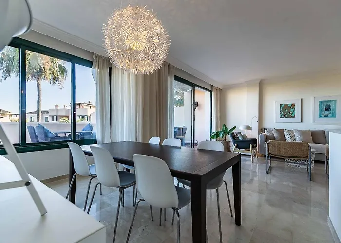 75-apartment With Views In Elviria, Lejlighed