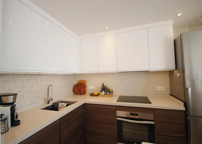 75-apartment With Views In Elviria, Lejlighed Marbella