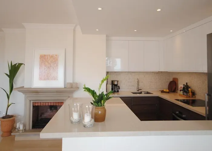 75-apartment With Views In Elviria, Lejlighed *