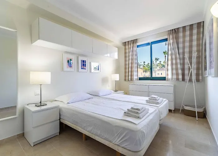 75-apartment With Views In Elviria, Daire *
