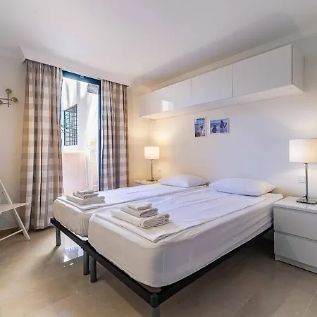 75-apartment With Views In Elviria, * Marbella