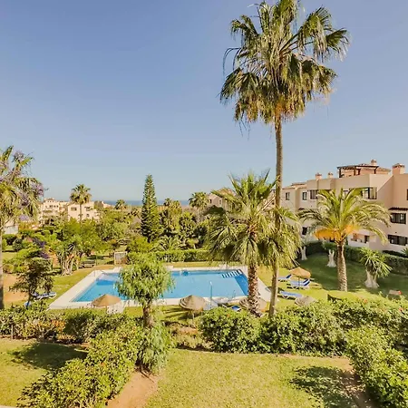 75-apartment With Views In Elviria, アパート マルベーリャ