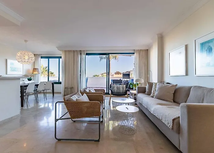 75-apartment With Views In Elviria, アパート