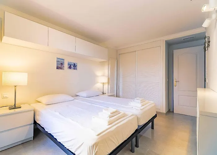 75-apartment With Views In Elviria, アパート