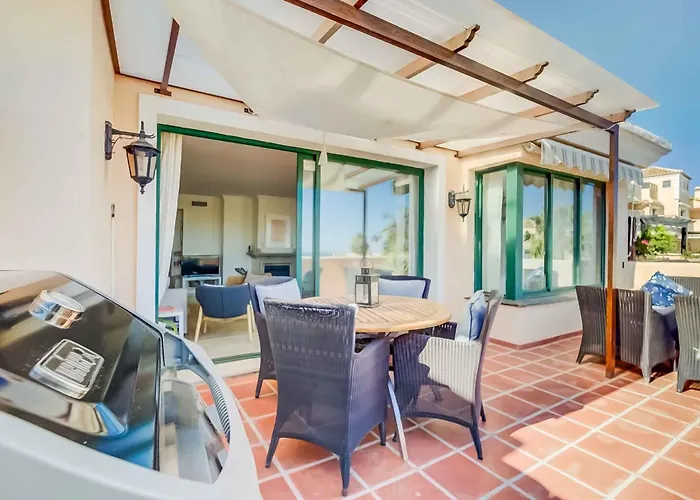 75-apartment With Views In Elviria, アパート